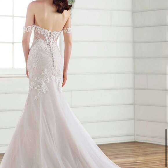 Wedding Dress - Picture 2 of 3